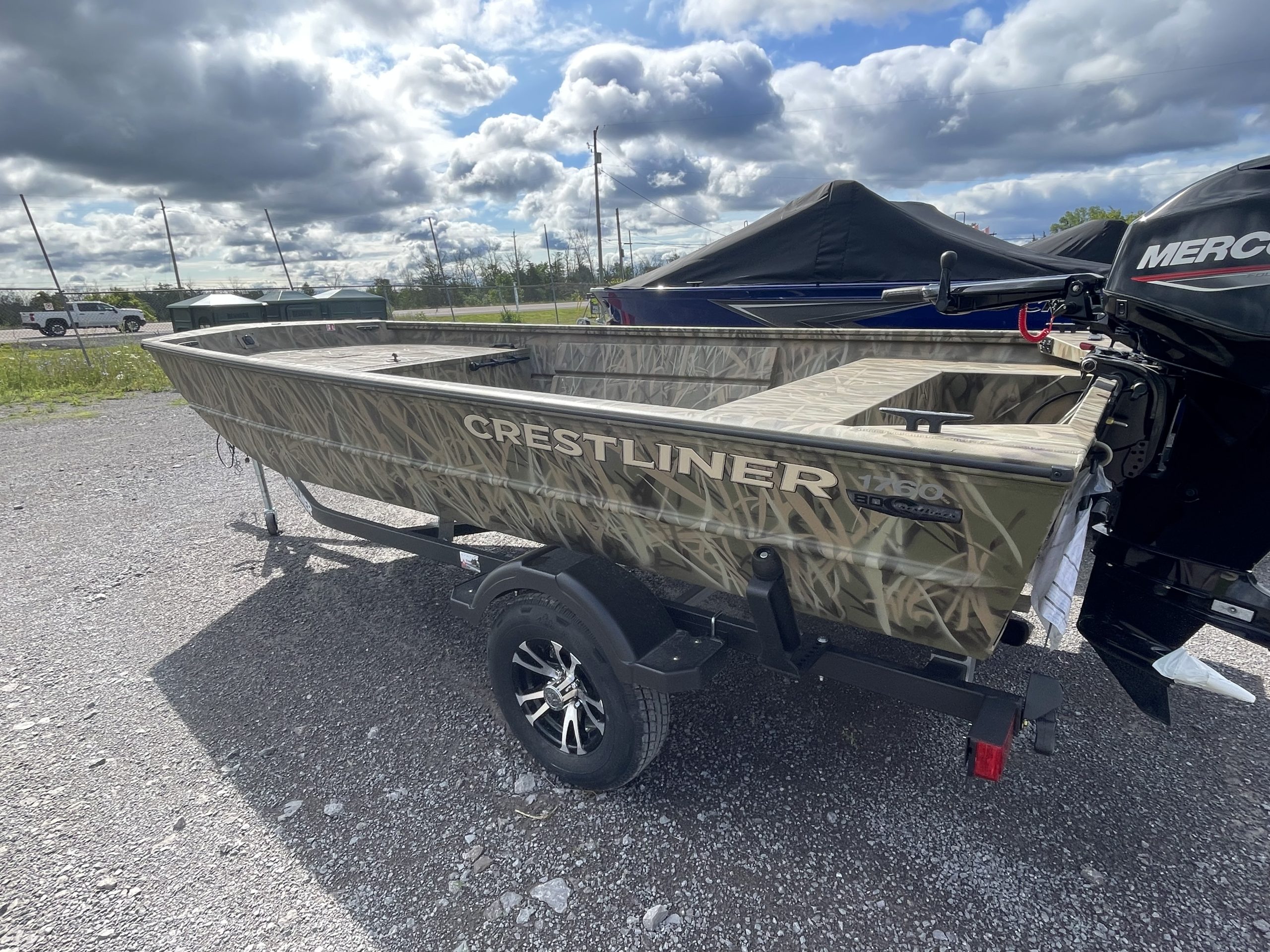 1760 Crestliner Retriever